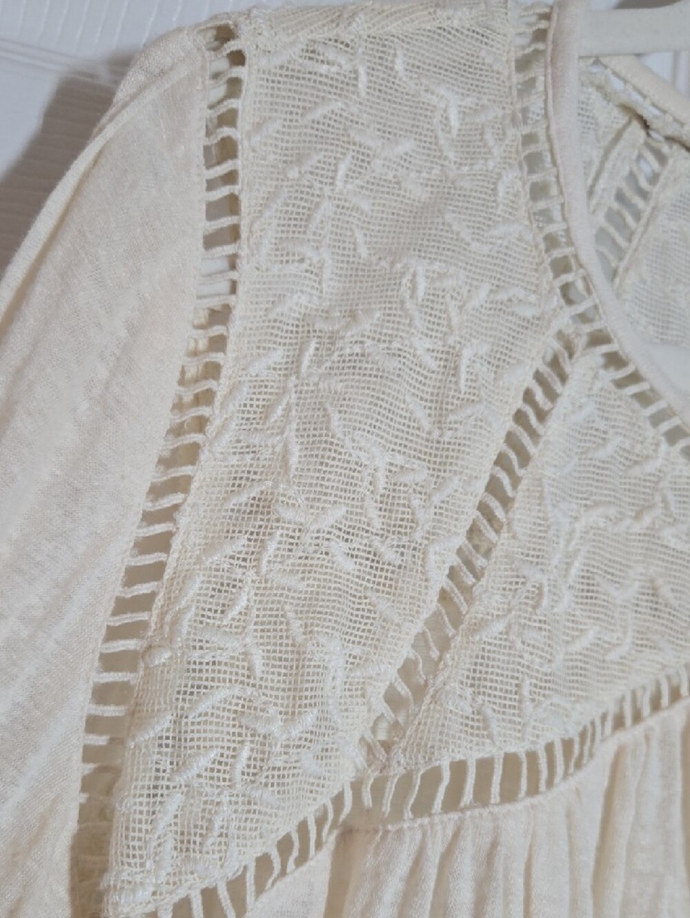 Lucky Brand New Cream Lace Yoke Long-Sleeve Top Size Medium - Picture 5 of 9